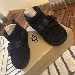 UGG | Classic Ultra Mini Hybrid Boot in Black, size 8